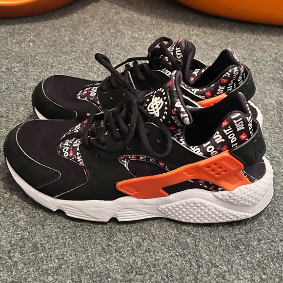 Nike Huarache Black & Orange 9.5 - Picture 1 of 8